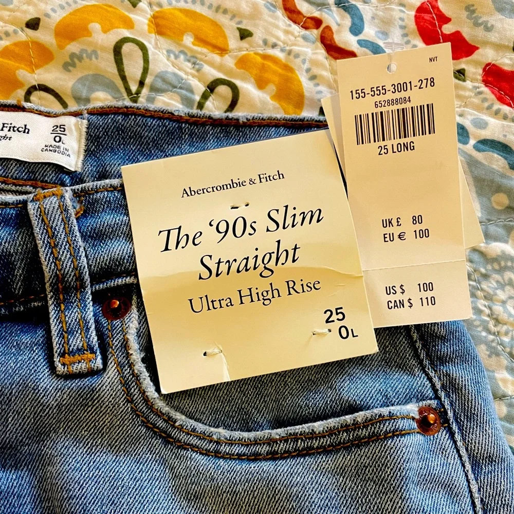 BRAND NEW WITH TAGS Abercrombie and Fitch Ultra High Rise 90s Slim Straight Jean - Picture 1 of 4